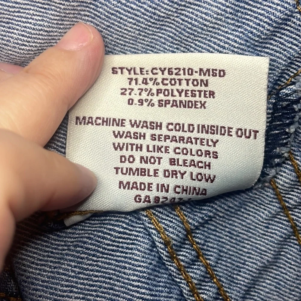 - $11 was $20 ChiQle distressed jean jacket medium wash size small 90’s